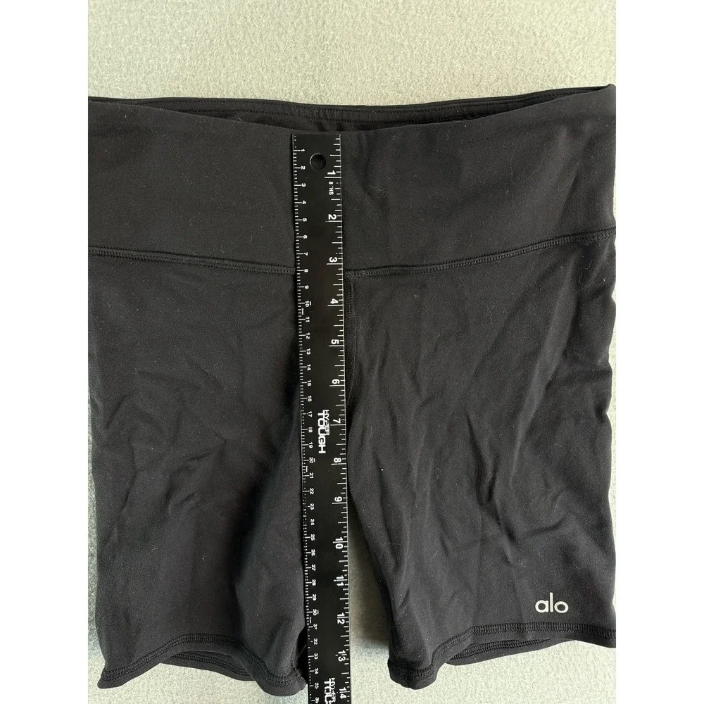 Alo Yoga Bike Shorts Womens S Black 5 Inseam Slim Fit Yoga Stretch Athletic